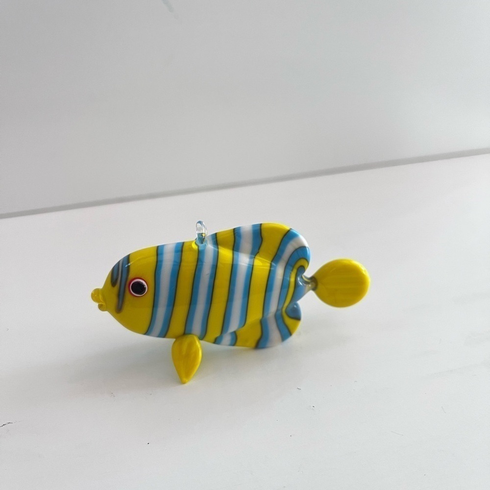 Vintage Yellow/Blue Art Glass hand blown Murano style miniature tropical fish - Picture 3 of 6